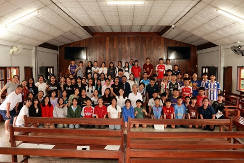 参加した寮生と教区の子供たち